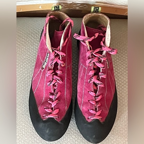 SCARPA Climbing Shoes, Pink Suede’s Women’s Size EU 42, US 10 Made in Italy - Picture 3 of 16